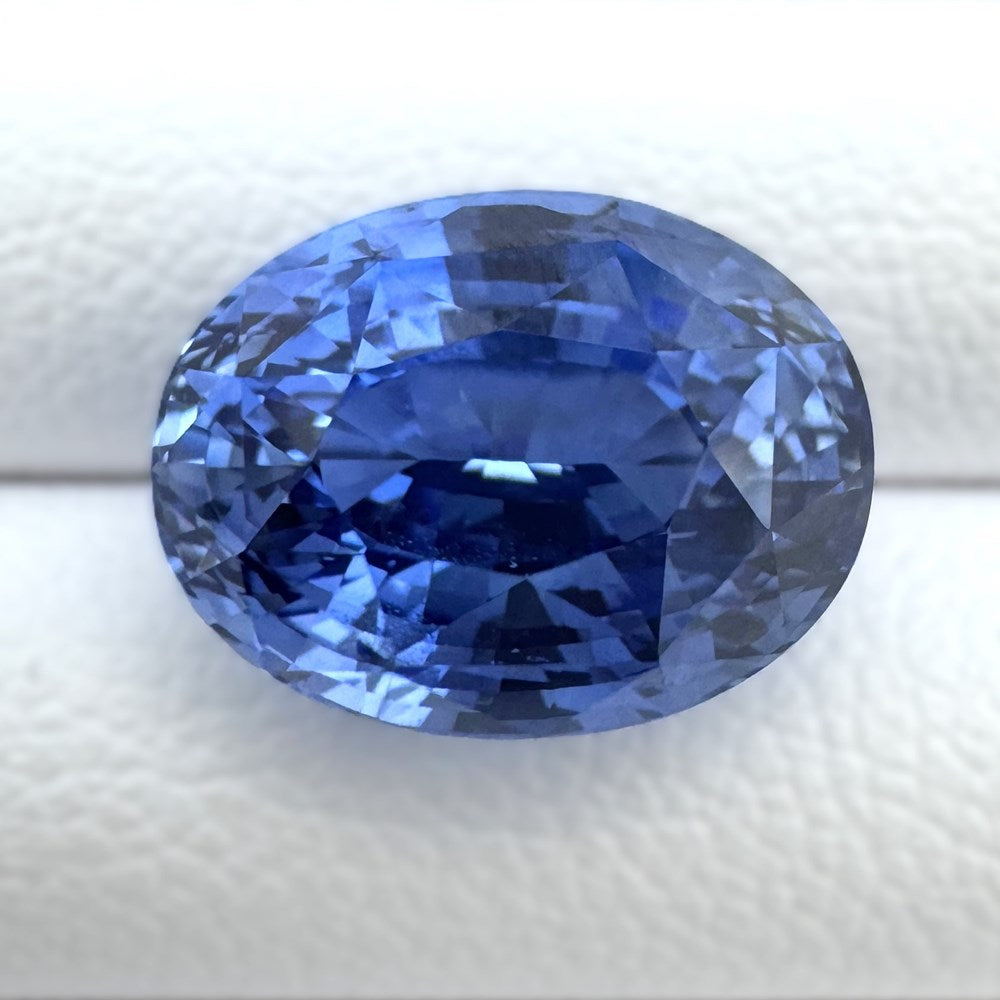 MOHSTEN gemstone guide. Loose oval mid blue sapphire