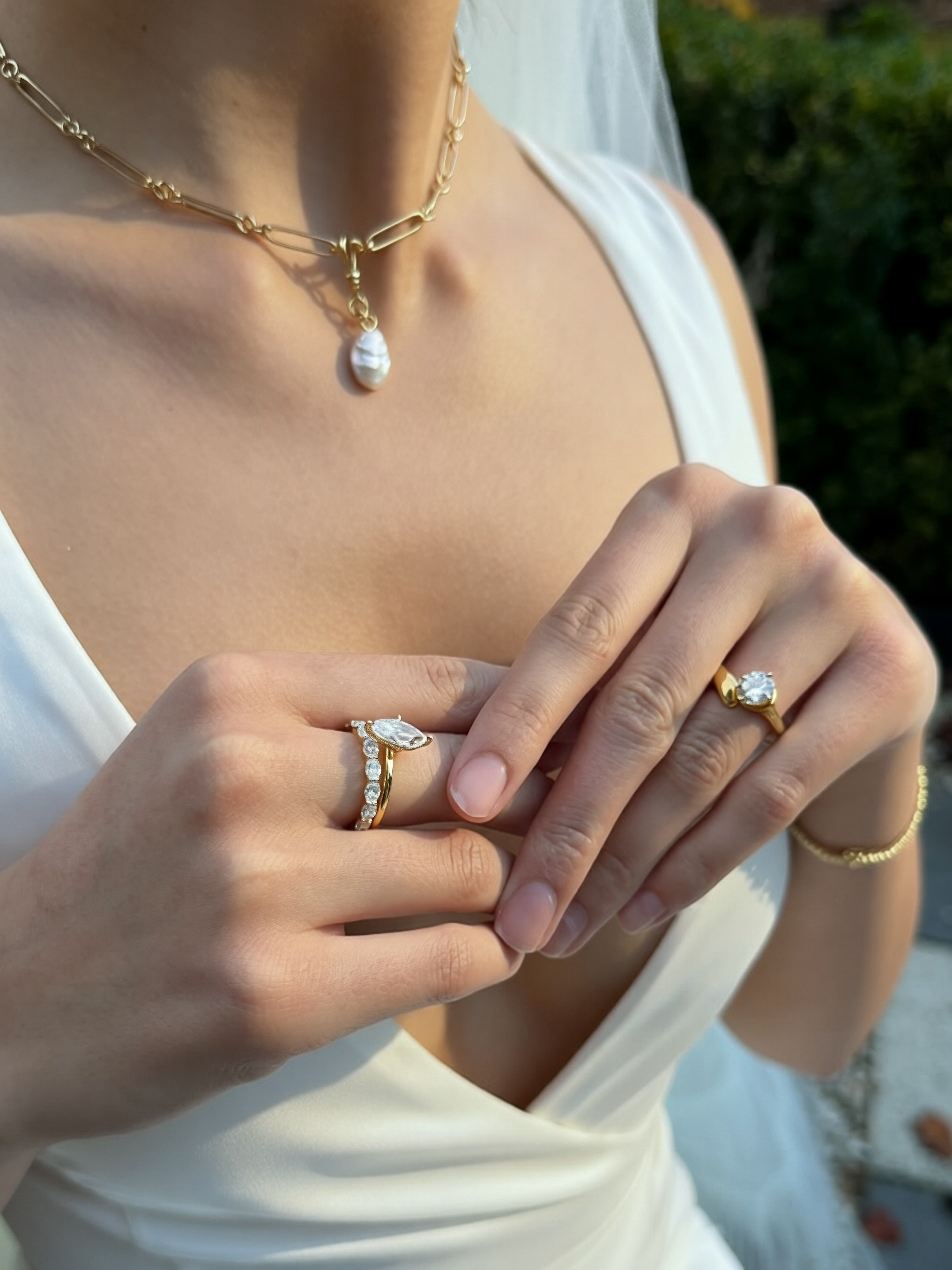 MOHSTEN Bride wearing gold and diamond jewellery