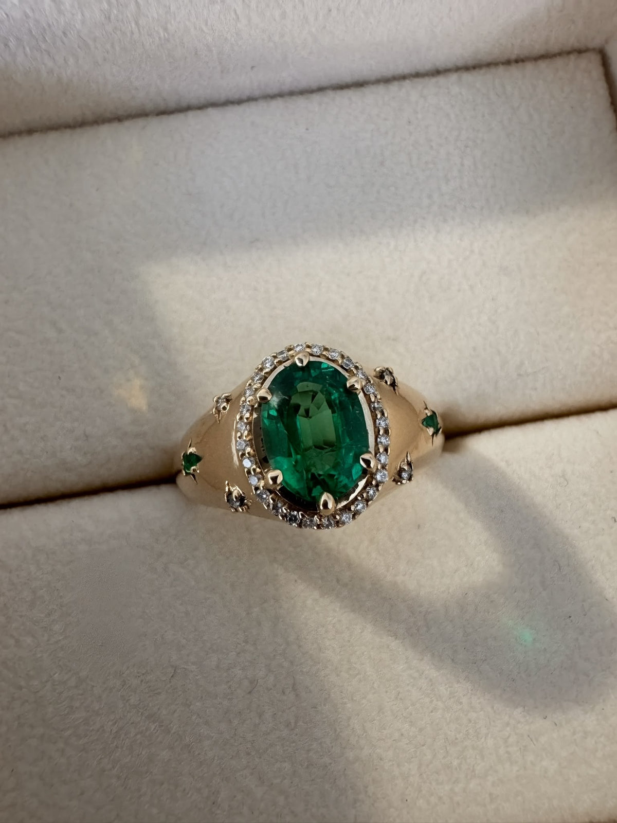 Gold ring with a oval green emerald photo by MOHSTEN