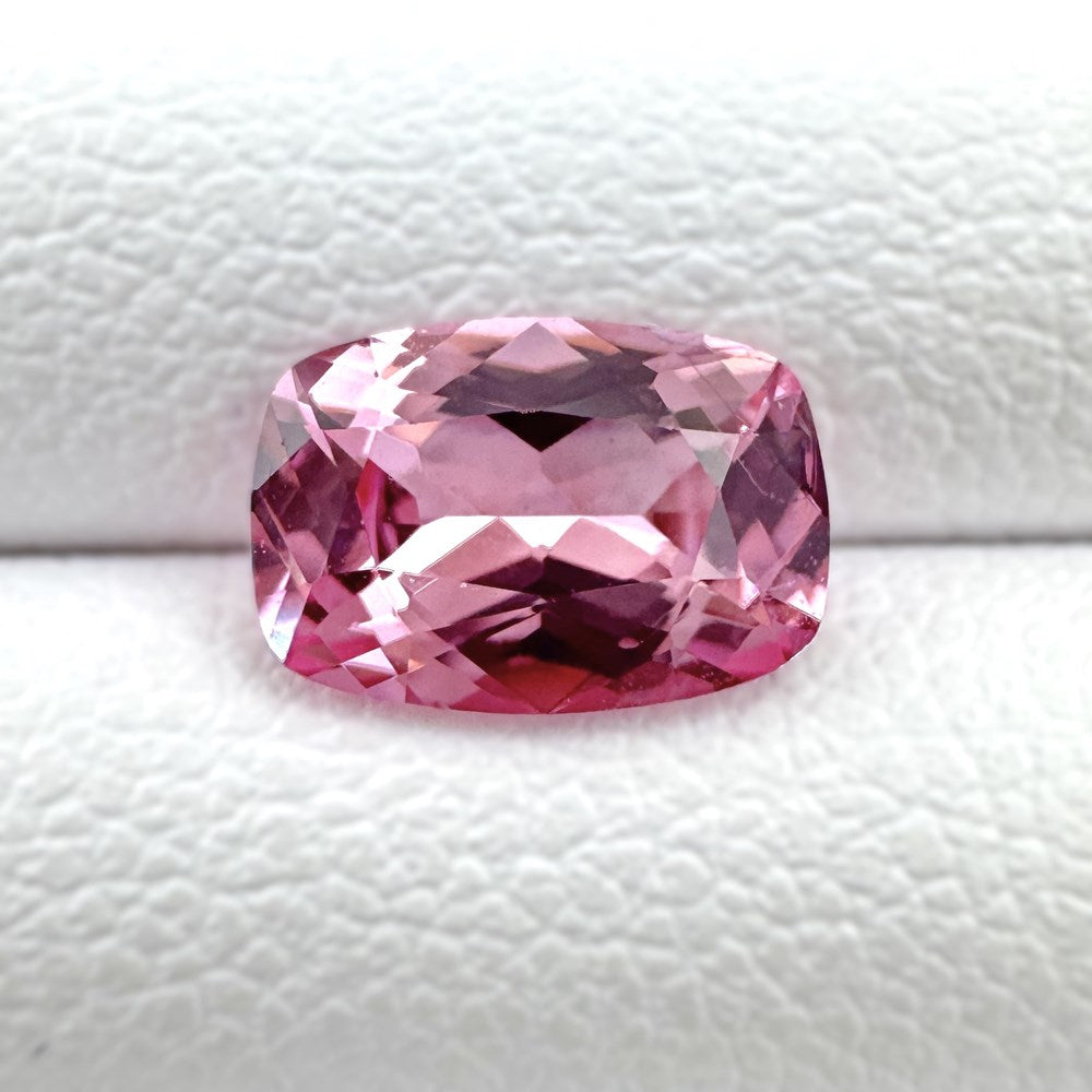 MOHSTEN Gemstone guide. Cushion cut pink spinel loose