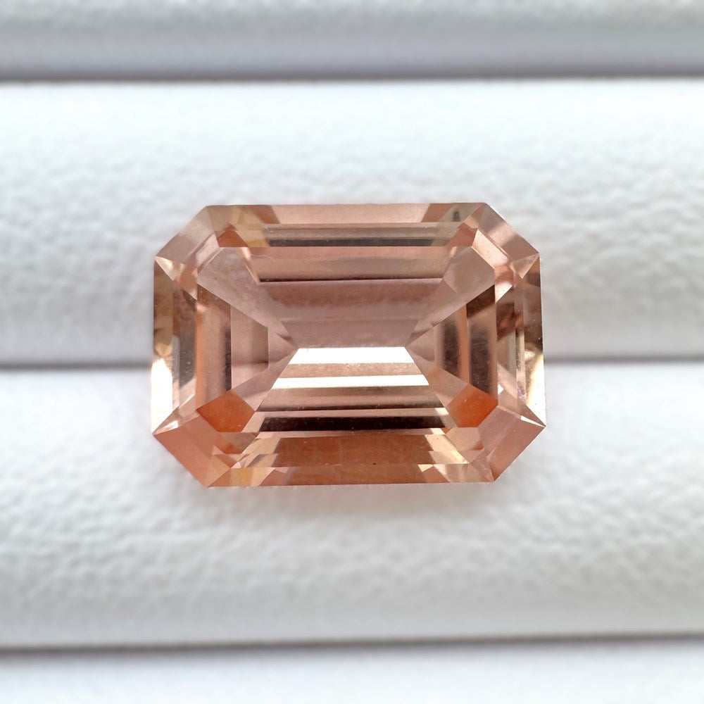 MOHSTEN Coloured stone guide. Emerald cut peach tourmaline