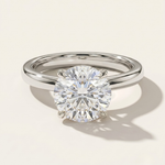 MOHSTEN Uluwatu round diamond solitaire engagement ring in polished platinum displaying a premium round brilliant centre stone in a minimalist 4-prong setting.