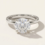 MOHSTEN Uluwatu round diamond solitaire engagement ring in polished platinum displaying a premium round brilliant centre stone in a minimalist 4-prong setting.